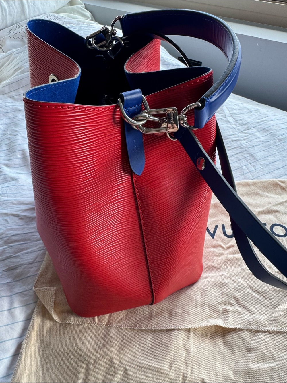 Louis Vuitton Néonoé MM bucket bag Red Epi leather & blue drawstring and lining - Picture 6 of 9
